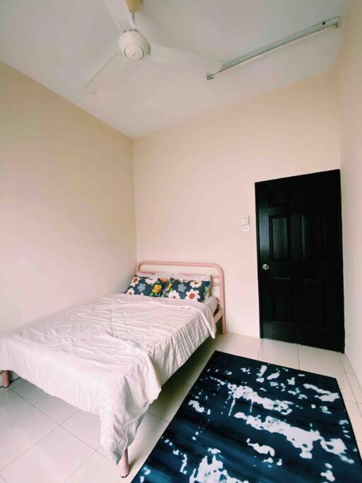 Spacious Cozy Lakeville Homestay 4 Bedrooms All With Aircond セリ・イスカンダル エクステリア 写真
