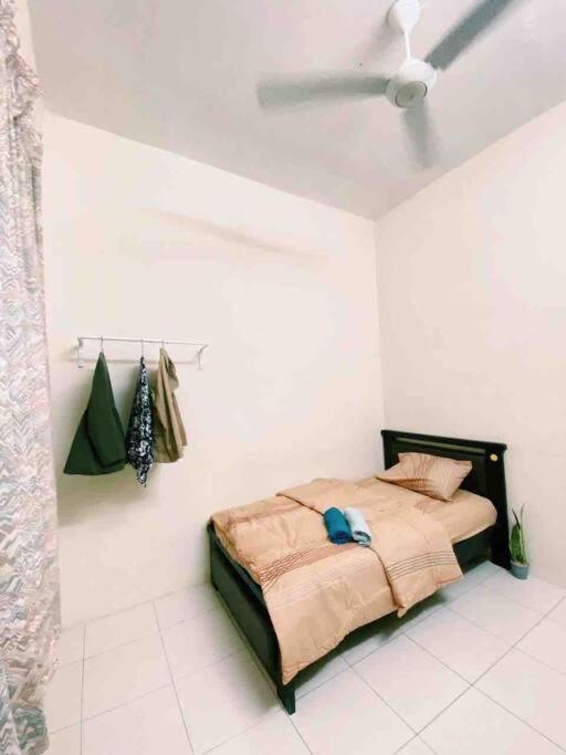 Spacious Cozy Lakeville Homestay 4 Bedrooms All With Aircond セリ・イスカンダル エクステリア 写真