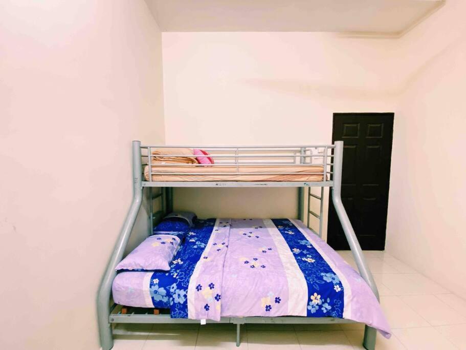 Spacious Cozy Lakeville Homestay 4 Bedrooms All With Aircond セリ・イスカンダル エクステリア 写真