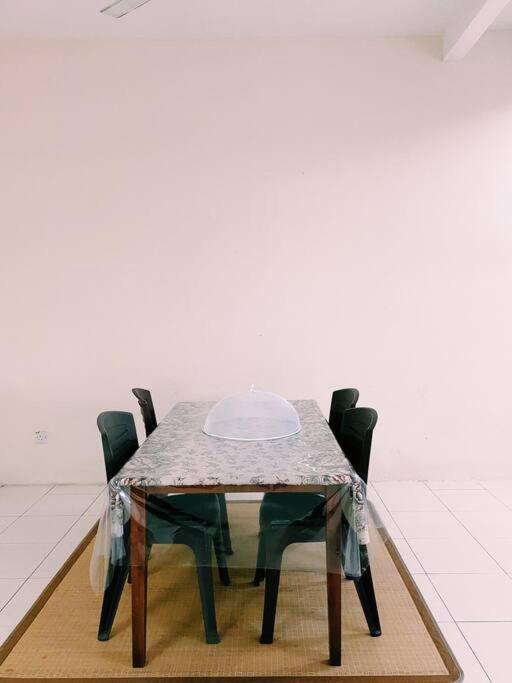 Spacious Cozy Lakeville Homestay 4 Bedrooms All With Aircond セリ・イスカンダル エクステリア 写真