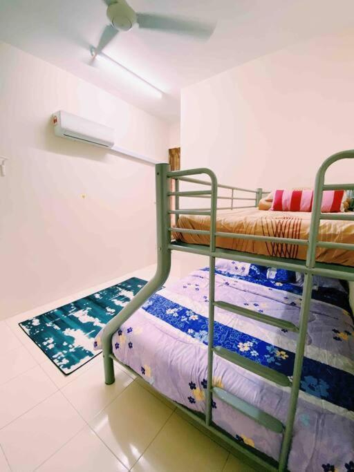Spacious Cozy Lakeville Homestay 4 Bedrooms All With Aircond セリ・イスカンダル エクステリア 写真