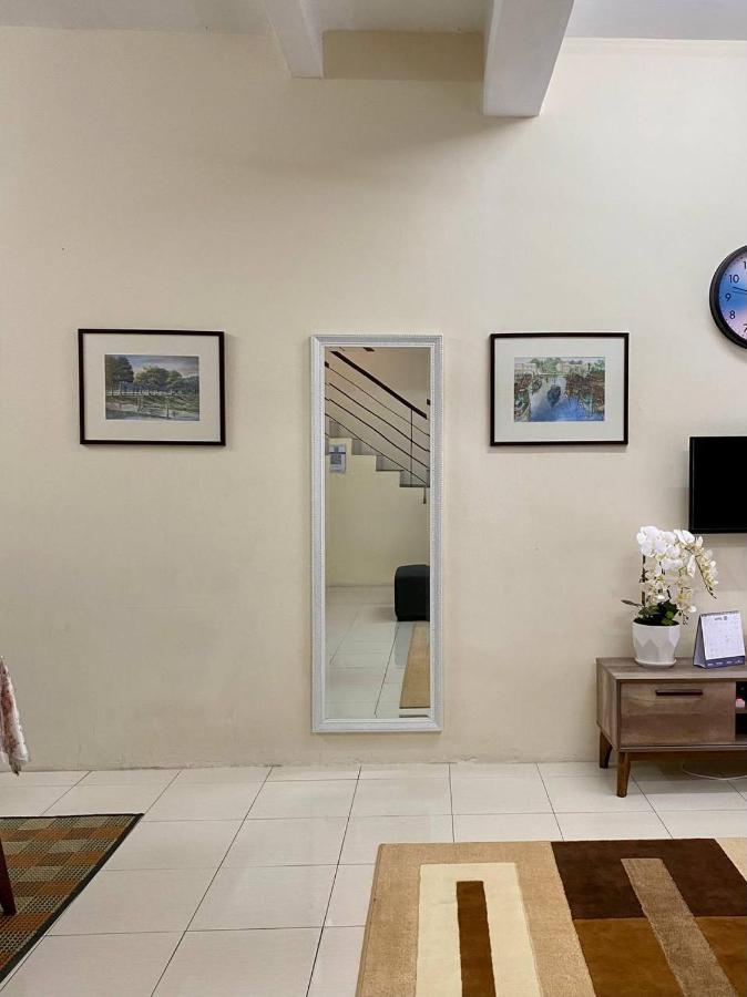Spacious Cozy Lakeville Homestay 4 Bedrooms All With Aircond セリ・イスカンダル エクステリア 写真