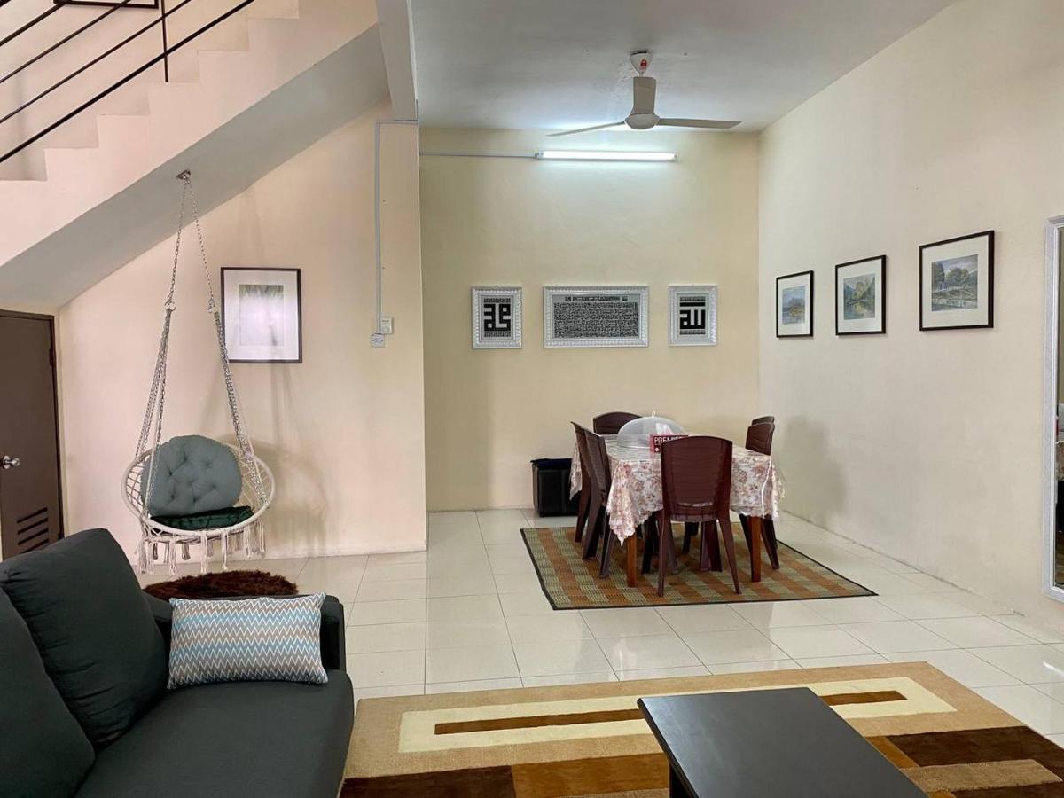 Spacious Cozy Lakeville Homestay 4 Bedrooms All With Aircond セリ・イスカンダル エクステリア 写真