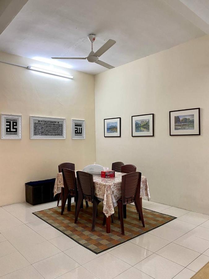 Spacious Cozy Lakeville Homestay 4 Bedrooms All With Aircond セリ・イスカンダル エクステリア 写真
